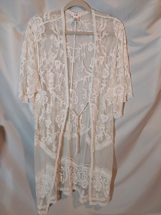 Francesca's Collections Accessories - Francesca's Mi Ami Ivory Lace Boho Feminine Kimono